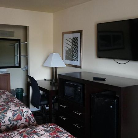 Village Motor Inn Austin Bagian luar foto