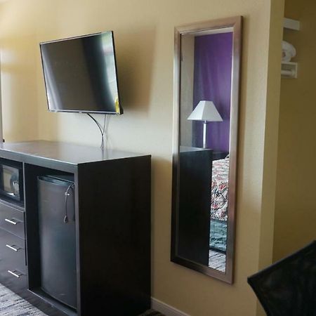 Village Motor Inn Austin Bagian luar foto