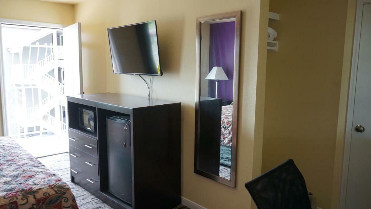 Village Motor Inn Austin Bagian luar foto