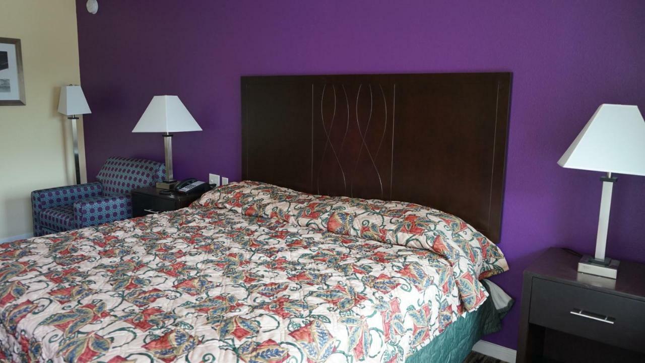 Village Motor Inn Austin Bagian luar foto